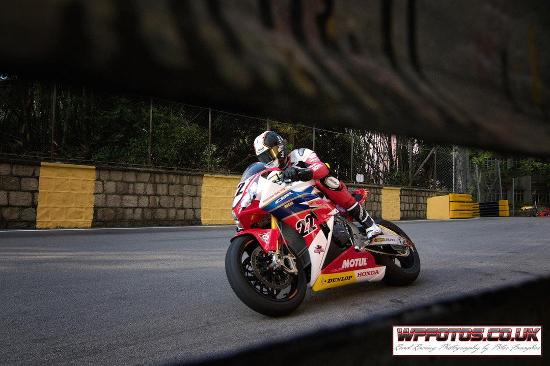 "Between the Armcos:' the 51st Macau Motorcycle Grand Prix. - Red Torpedo